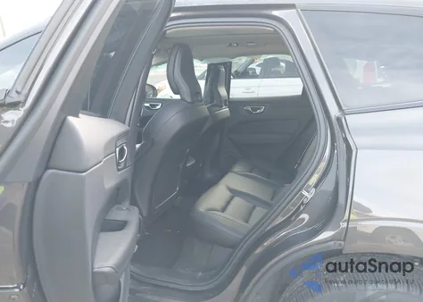 2025 Volvo Xc60 B5 Core z USA, uszkodzony, nr VIN YV4M12RJ2S1220031